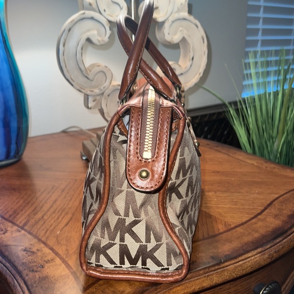 Michael Kors Signature Canvas & Leather Satchels Hand Bag - Picture 4 of 10